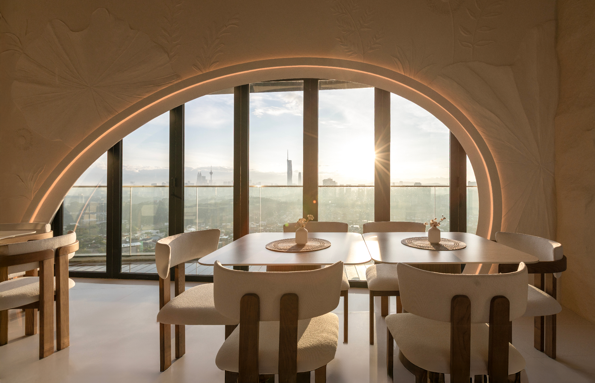 Alfresco dining with sunset city views